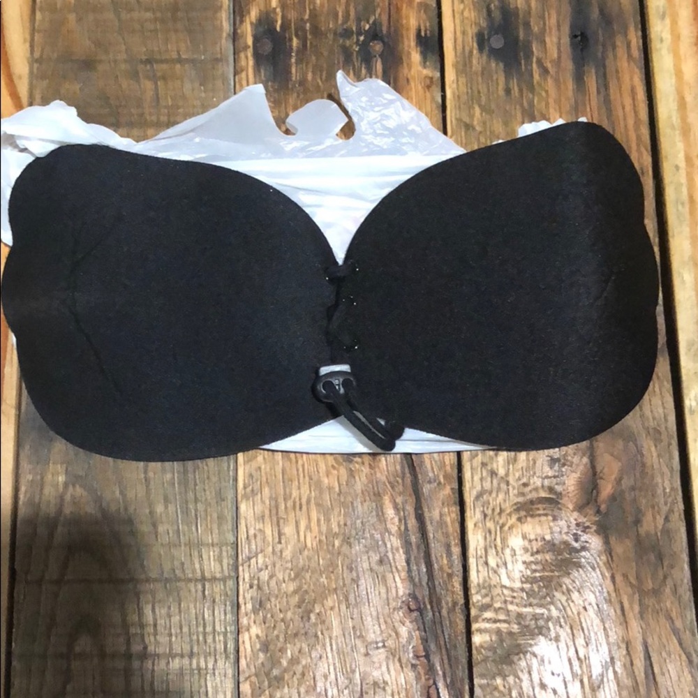Strapless sticky bra